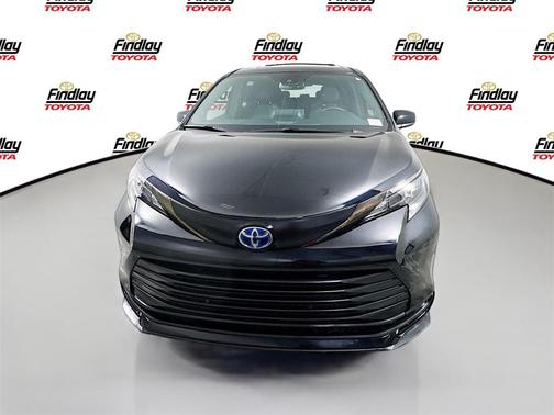 2024 Toyota Sienna Woodland Edition