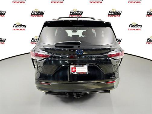 2024 Toyota Sienna Woodland Edition