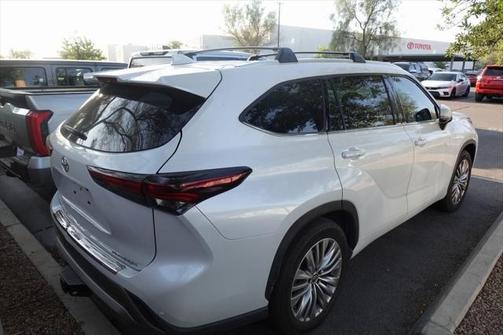 2024 Toyota Highlander Platinum