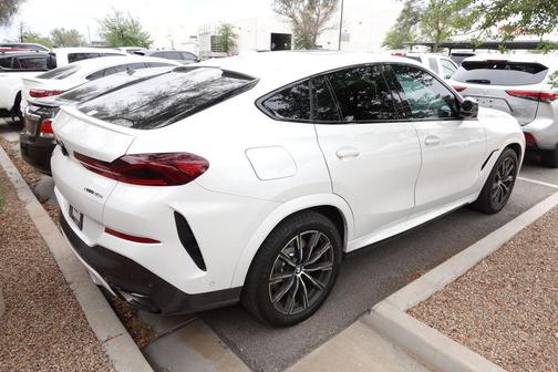 Mineral White Metallic 2021 BMW X6 xDrive40i
