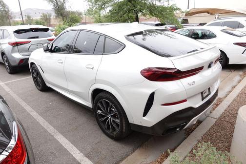 Mineral White Metallic 2021 BMW X6 xDrive40i