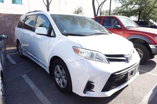 Super White 2020 Toyota Sienna LE