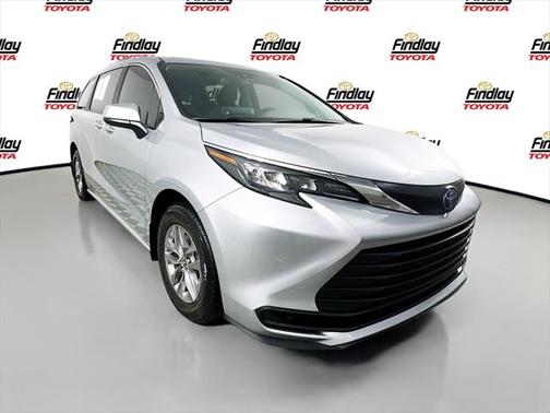 2024 Toyota Sienna LE