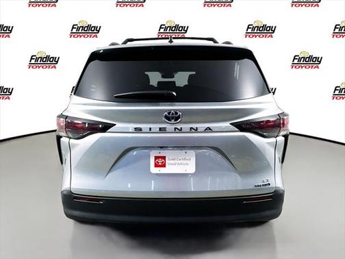 2024 Toyota Sienna LE