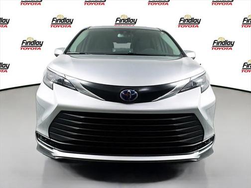 2024 Toyota Sienna LE