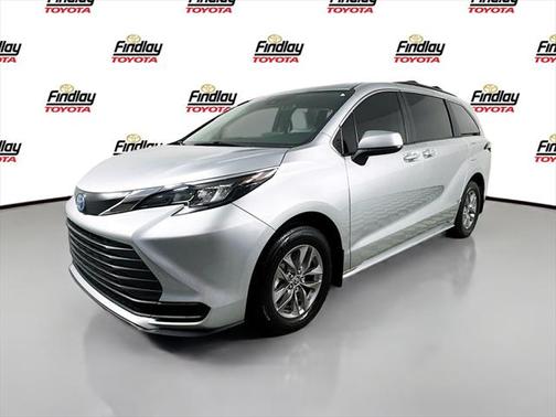 2024 Toyota Sienna LE
