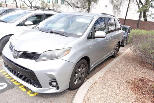 Celestial Silver Metallic 2020 Toyota Sienna SE