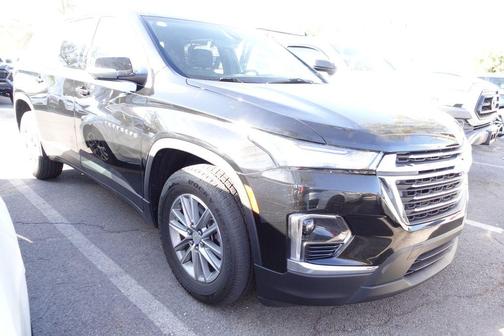 Mosaic Black Metallic 2023 Chevrolet Traverse LT Cloth