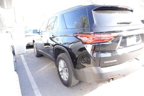 Mosaic Black Metallic 2023 Chevrolet Traverse LT Cloth