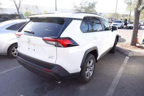 Ice Cap 2025 Toyota RAV4 Hybrid XLE