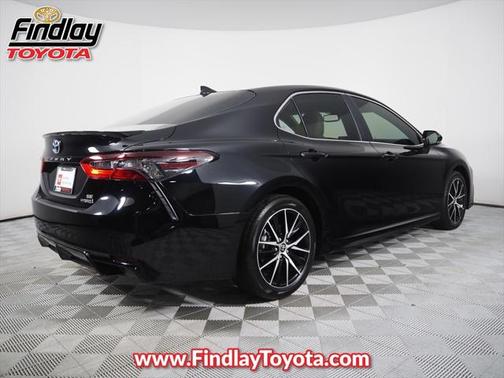 Midnight Black Metallic 2022 Toyota Camry SE