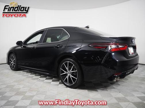 Midnight Black Metallic 2022 Toyota Camry SE
