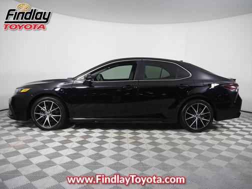 Midnight Black Metallic 2022 Toyota Camry SE