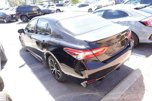 Midnight Black Metallic 2018 Toyota Camry SE