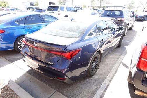 2020 Toyota Avalon Hybrid XSE