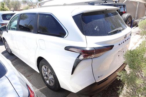 Ice Cap 2025 Toyota Sienna LE