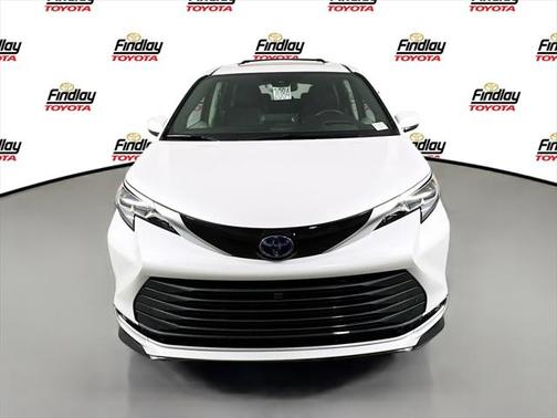 2024 Toyota Sienna Platinum 7 Passenger