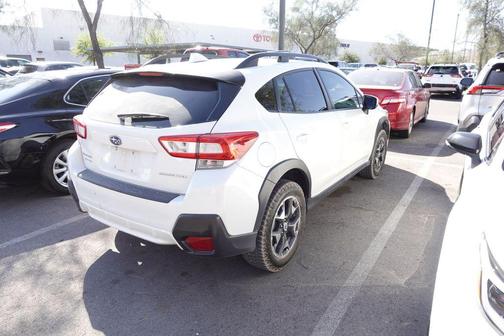 Crystal White Pearl 2018 Subaru Crosstrek 2.0i Premium