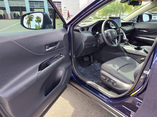 2024 Toyota Venza LE