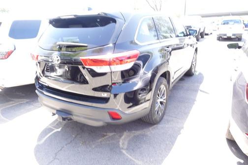 Midnight Black Metallic 2019 Toyota Highlander LE Plus