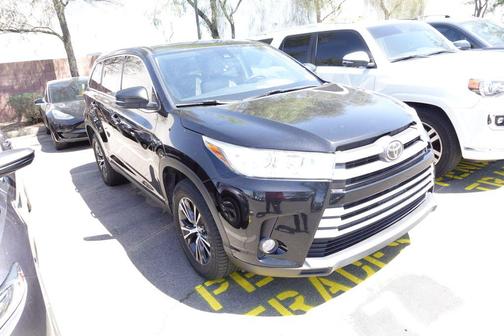 Midnight Black Metallic 2019 Toyota Highlander LE Plus