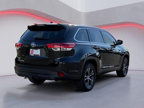 Midnight Black Metallic 2019 Toyota Highlander LE Plus