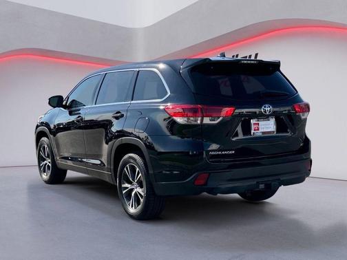 Midnight Black Metallic 2019 Toyota Highlander LE Plus