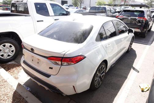 Blizzard Pearl 2021 Toyota Corolla SE