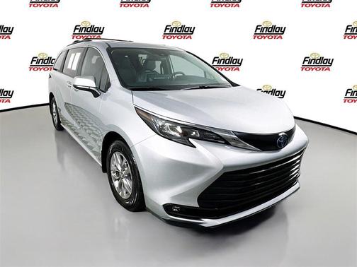 2025 Toyota Sienna XLE