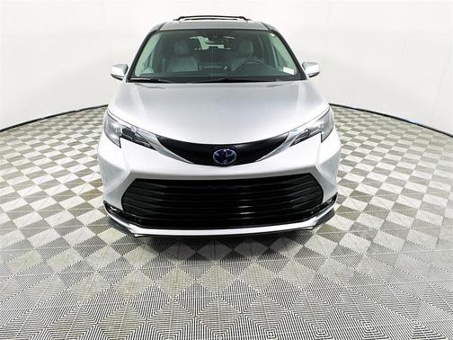 2025 Toyota Sienna XLE 7 Passenger