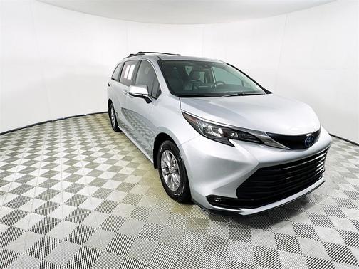 2025 Toyota Sienna XLE 7 Passenger