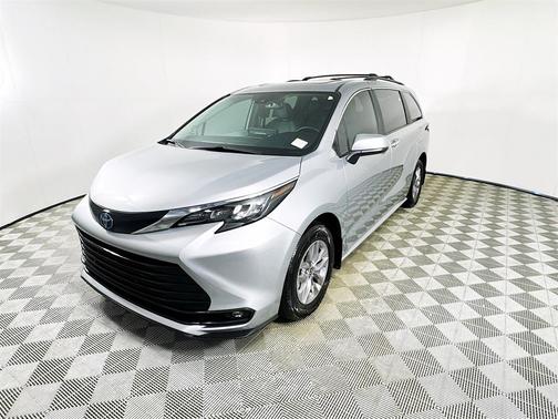 2025 Toyota Sienna XLE 7 Passenger