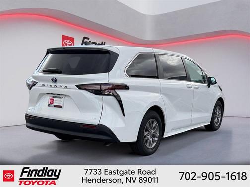 2025 Toyota Sienna LE