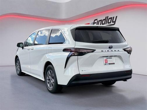 2025 Toyota Sienna LE