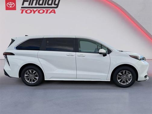 2025 Toyota Sienna LE