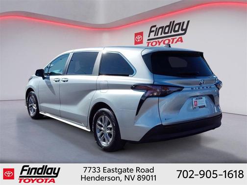 2025 Toyota Sienna LE