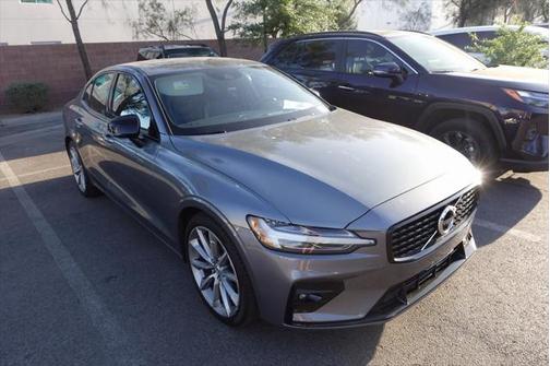 2021 Volvo S60 T5 Momentum