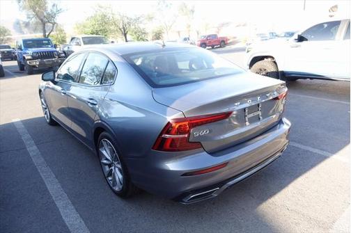 2021 Volvo S60 T5 Momentum