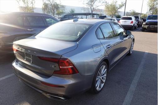 2021 Volvo S60 T5 Momentum