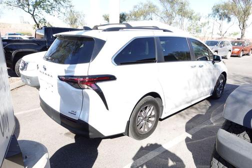2024 Toyota Sienna XLE