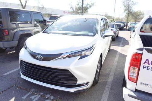 2024 Toyota Sienna XLE