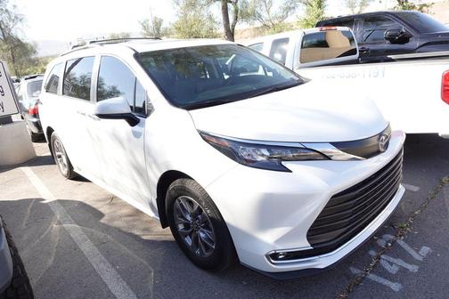 2024 Toyota Sienna XLE