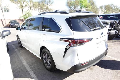 2024 Toyota Sienna XLE