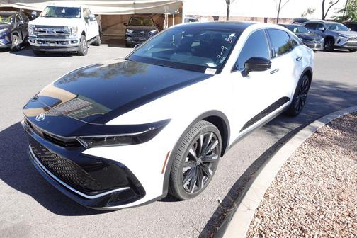 Black/Oxygen White 2024 Toyota Crown Platinum