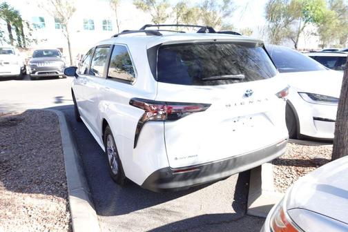 Wind Chill Pearl 2025 Toyota Sienna XLE