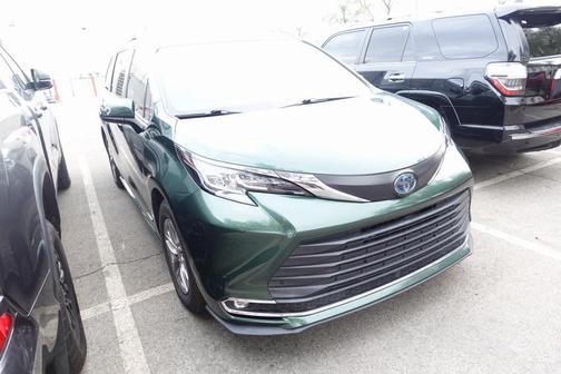 2021 Toyota Sienna XLE 8 Passenger