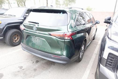 2021 Toyota Sienna XLE 8 Passenger