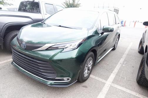 2021 Toyota Sienna XLE 8 Passenger