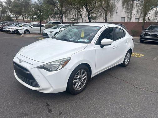 Frost 2017 Toyota Yaris iA Base