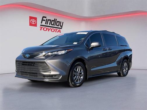 2022 Toyota Sienna LE
